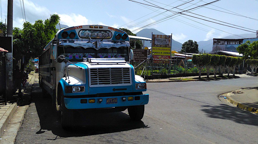 Im "Chicken Bus" von Sonsonate nach Juayúa.